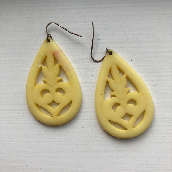 Vintage yellow ivory Victorian-style drop earrings - Picture 4 of 7